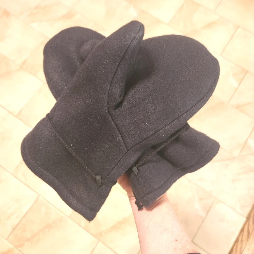 Macy's Black Fleece Toggle Mittens OS